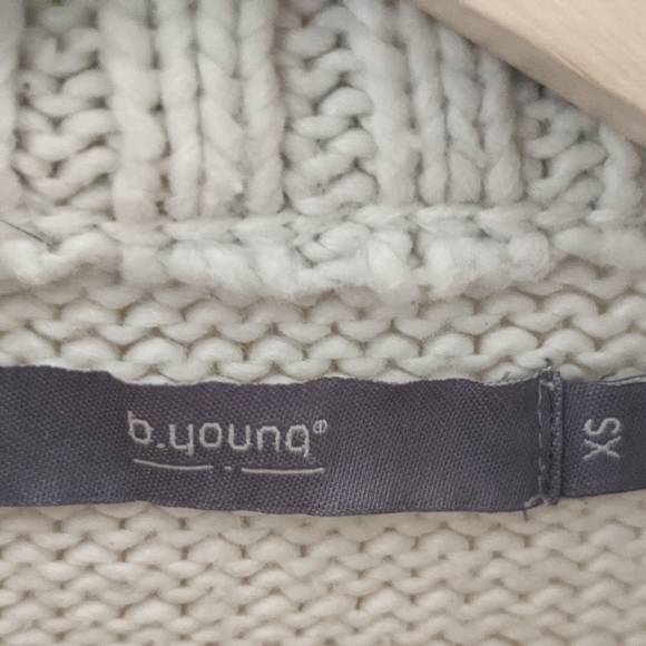 Colour Block Sweater - Picture 2 of 3